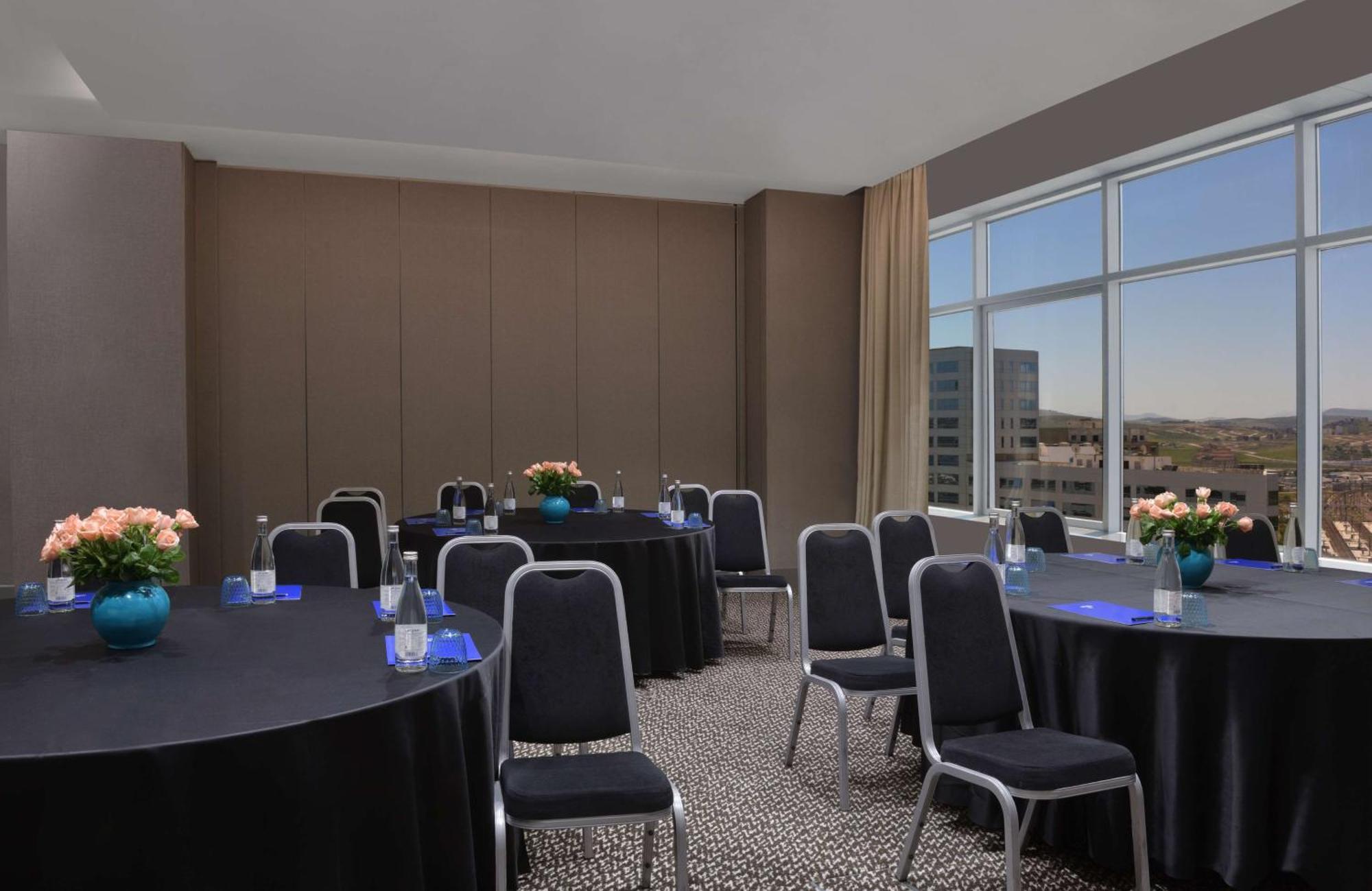Hilton Center 5*